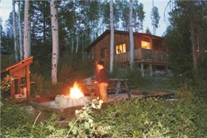 75_goldenwood_lodge,_cottage_campfire.jpg